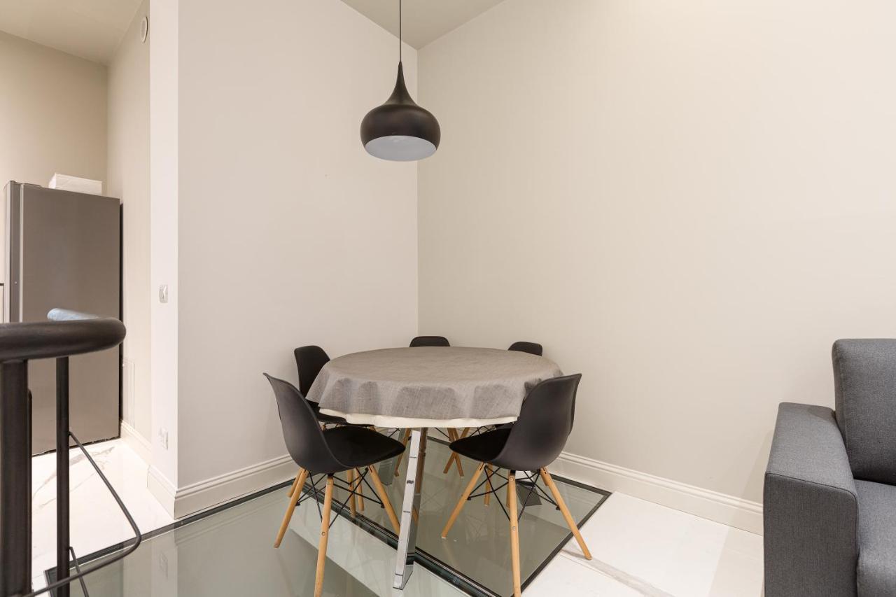 Apartment Apt Milano-moscova Con Terrazzo Condiviso Mailand